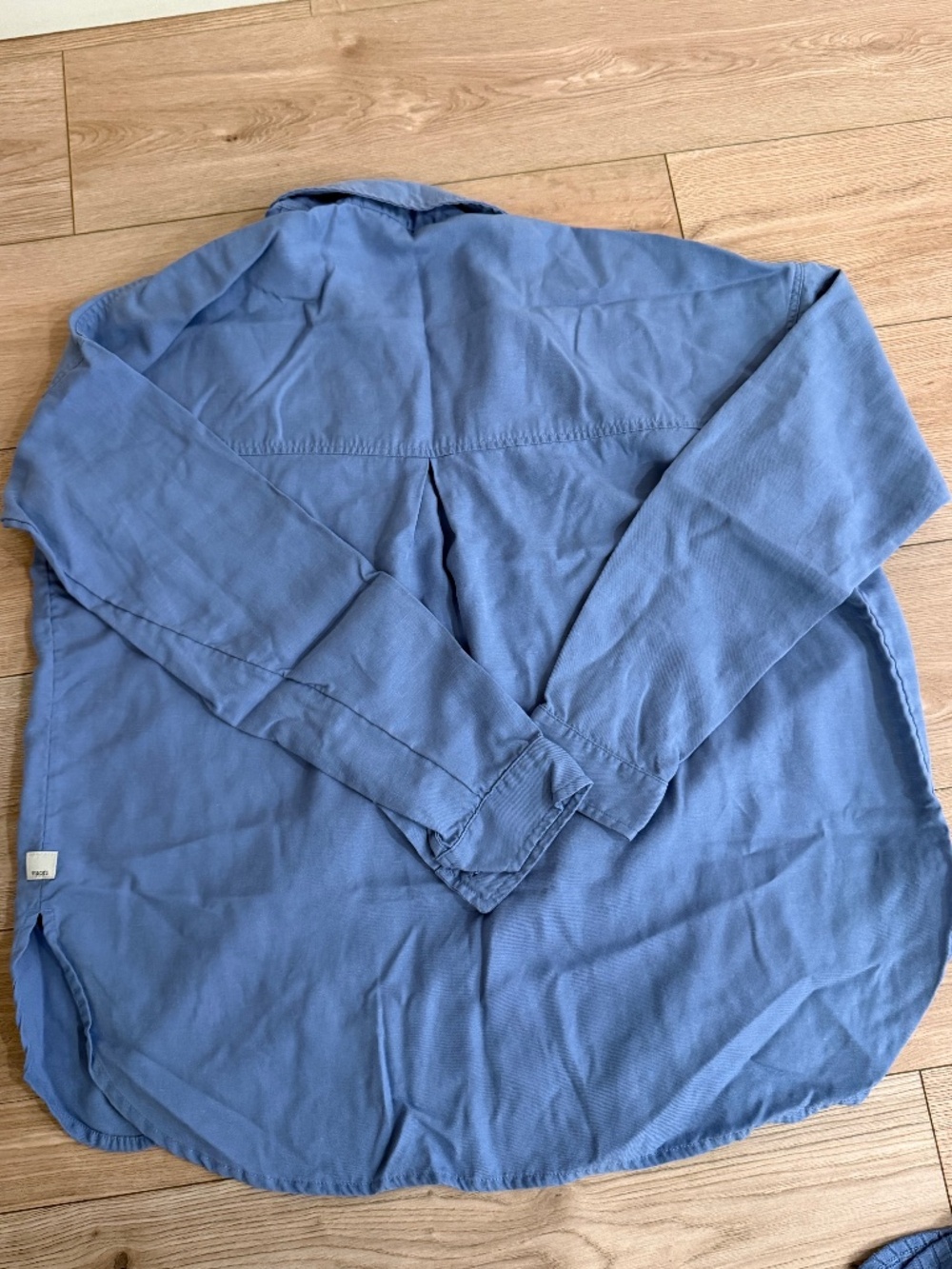 Vuori Button Down